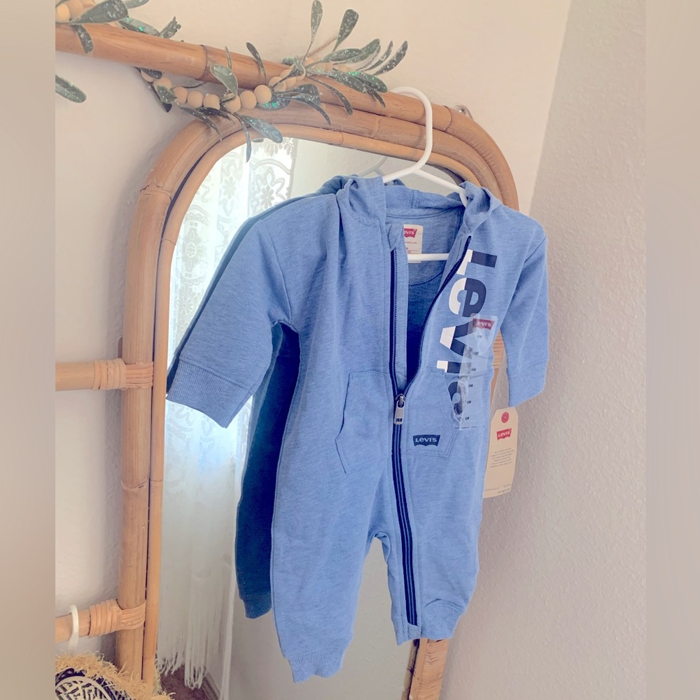 New Levi’s jumpsuit 6M